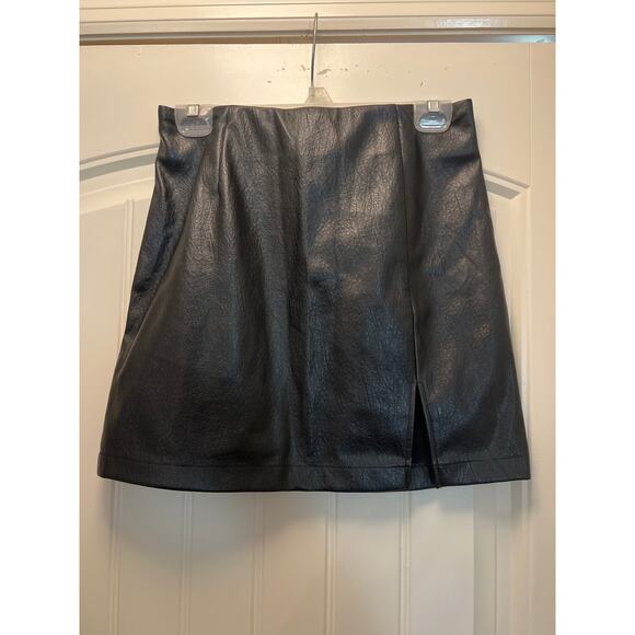 Wild Fable Women’s Faux Leather‎ High Waisted Mini Skirt Size 6 Black Festive - Picture 1 of 3